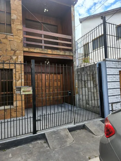 Venta Casa 2 Dormitorios Lanús Oeste Con Cochera