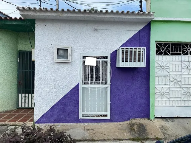 Se Alquila Comodo Local En Sector La Coromoto, Ubicado En Calle Principal Y De Facil Acceso. Posee 20 M2    022js