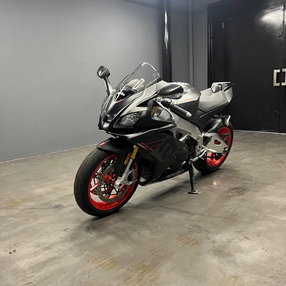 Aprilia Rsv4 Rr. Única Mano. Moto De Pista