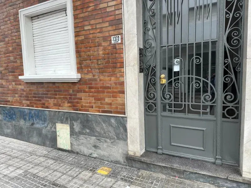 2 Dormitorios Al Frente ,planta Baja , Gastos Comunes Bajos A 1 De 18 De Julio