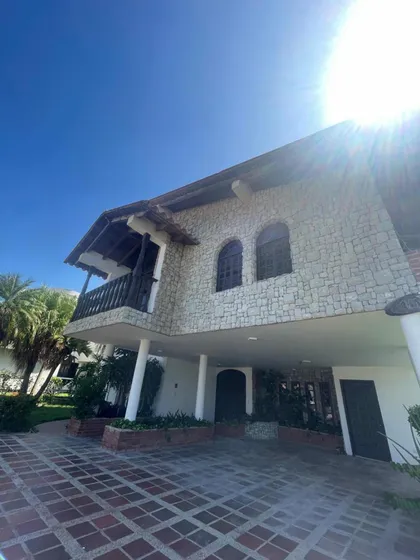 Las Villas Lechería Venta 1300 M2