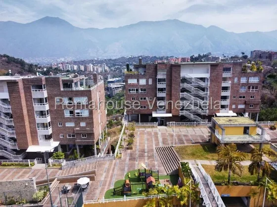 Agp Apartamento En Venta En Los Naranjos Del Cafetal, Con Vista Al Ávila, Edificio Con Pozo De Agua 25-18544 Ys 