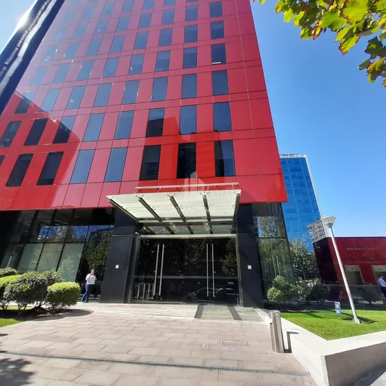 Arriendo Oficina Moderna Y Funcional Ubicada En Las Condes 