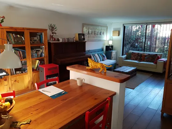 Casa De Dos Pisos En Pasaje Cerrado 