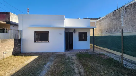 Venta. Ph Tipo Casa. 3 Ambientes.  Boulogne Sur Mer.  Garaje Y Jardín.