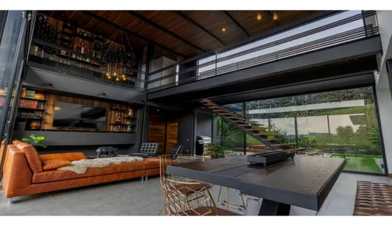 Exclusiva Casa  En Arriendo  En Alto De Las Palmas - Acabados De Lujo