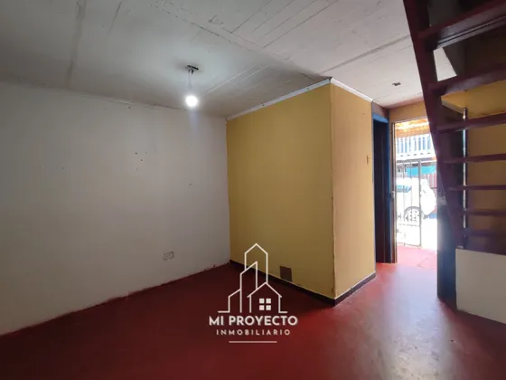 Vendo Casa 2 Pisos 2 Dormitorios 1 Baño S/estacionamiento