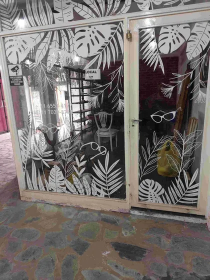 Se Alquila Local Comercial En Galeria  Haedo Centro