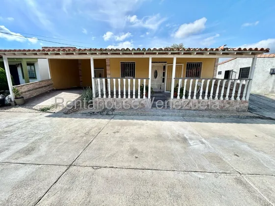 Rosa Rodríguez Vende Casa En La Teura, Cabudare 23-16915