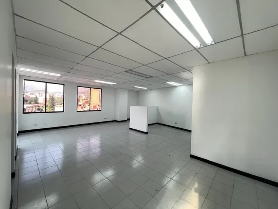 Oficina En Arriendo Ubicada En Medellín Sector Avenida Nutibara (27626).