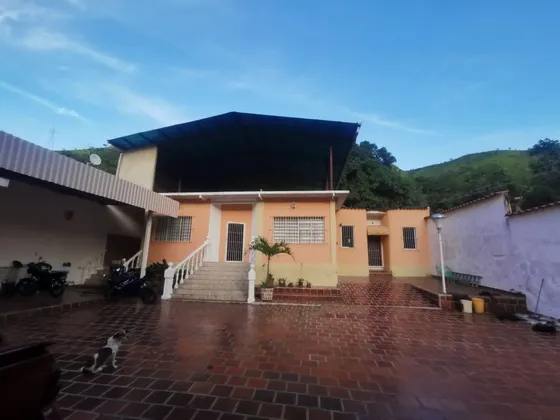 Se Vende Amplia Casa Ubicada En Camburito, 007jsc
