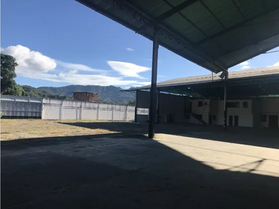 Vendo Terreno/galpón T:13.800m2; C:3.600m2  Guatire,