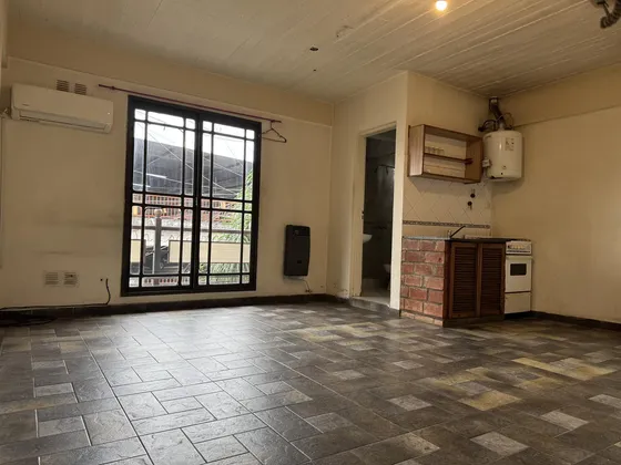 Departamento Monoambiente En Primer Piso Por Escalera