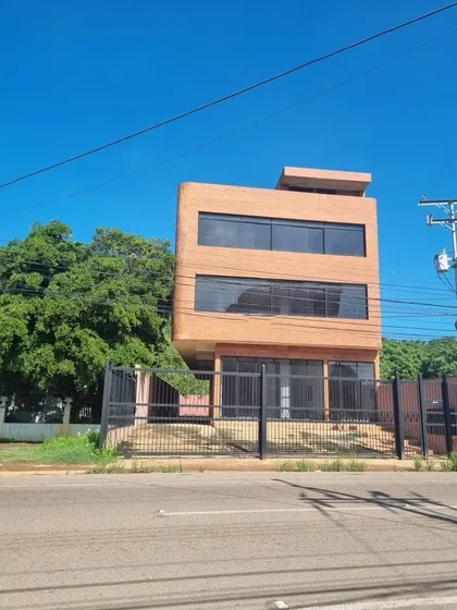 En Venta Edificio De 3 Plantas En Av.guzman Lander En Colinas Del Neveri