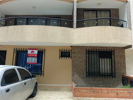 Venta De Casa De 2 Pisos Con 8 Apartaestudios - Oportunidad De Inversión (18231).