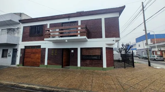 Venta Casa Duplex En Lomas Del Mirador, La Matanza, G.b.a. Zona Oeste, Apto Crédito Hipotecario