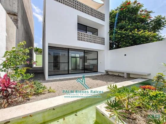 Casa Sola Con Alberca Y Jardín Privados, 4 Recámaras, 4 Baños, 2 Estacionamientos