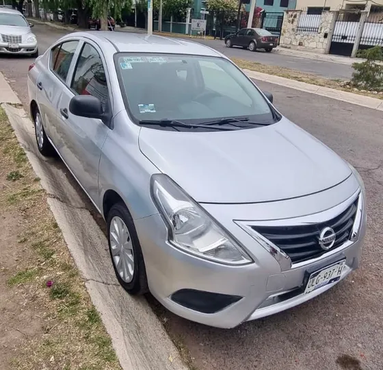 Nissan Versa 1.6 Drive Mt