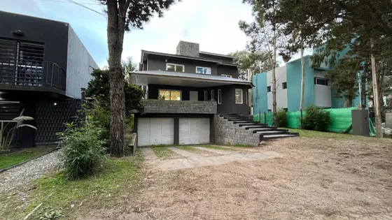 Casa Paseo Del Bosque!!! Casa/chalet Sola En Lote | Santa Teresita
