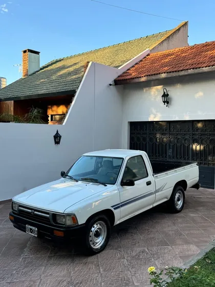Toyota Hilux 2.8 S/cab 4x2 D Dlx