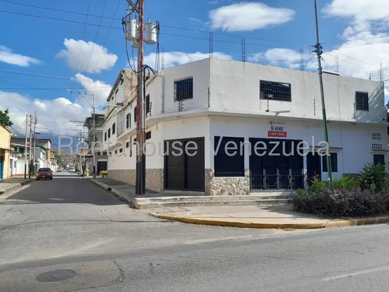 Se Vende Local Comercial 3 Pisos Excelente Ubicación En La Av Bolívar Sector Independencia Cámaras De Seguridad Montacargas Planta Eléctrica Precio De Oportunidad 25-11212 Miriam  