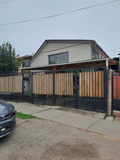 Casa En Venta De 3 Dorm.2 Baños +1dorm.1baño 3 Est. En Macul