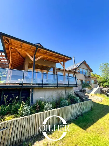 Casa Con Una Vista Inigualable! Faldeos De Chapelco!! Lote De 2145m2