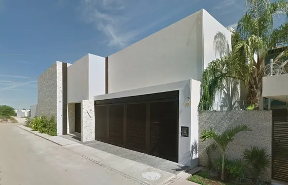 Casa Espectacular En Venta Con Alberca, Remate Adjudicado - C. 21 440 E, Montebello, 97113 Mérida, Yuc.