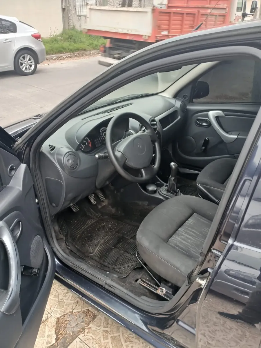 Renault Sandero Expression 90 cv543543992895426563