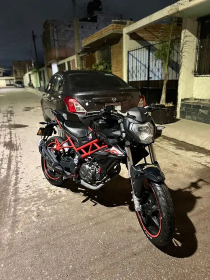 Benelli Tnt150 Negra Con Rojo