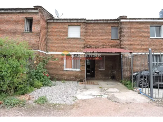Casa En Dos Niveles Venta Progreso, 3 Dormitorios, Parrillero, Estacionamiento, Con Renta