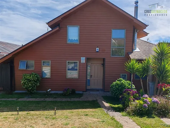 Casa En Venta De 3 Dorm. En Puerto Varas