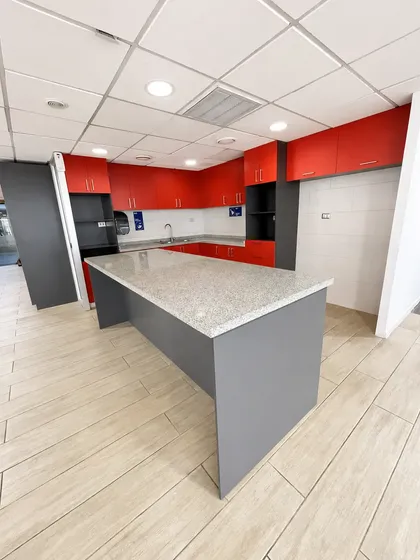 Oficina Habilitada De 300 M2 En El Golf ( Las Condes).