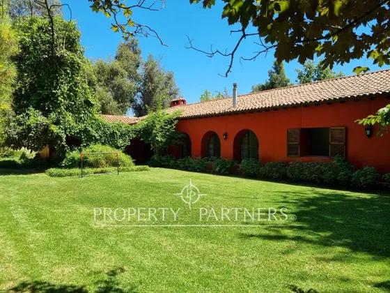 Preciosa Casa Estilo Patronal Con Excelente Ubicac...
