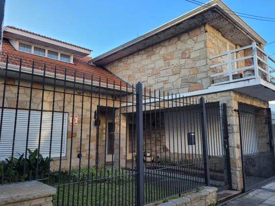 Casa 4 Ambientes Amplisimos En Lo Mejor De Sarandi
