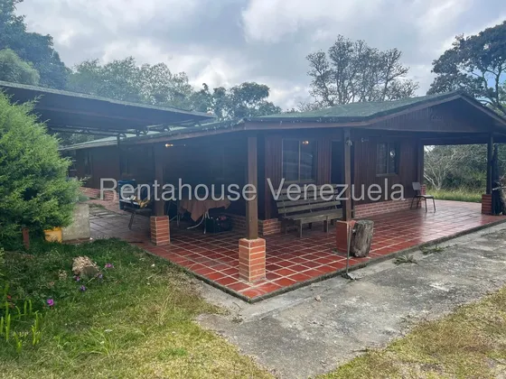 Casa En Venta, El Junquito. Hermosa Casa, Cerca De La Colonia Tovar, Cómoda Con Amplios Espacios.5-19278.