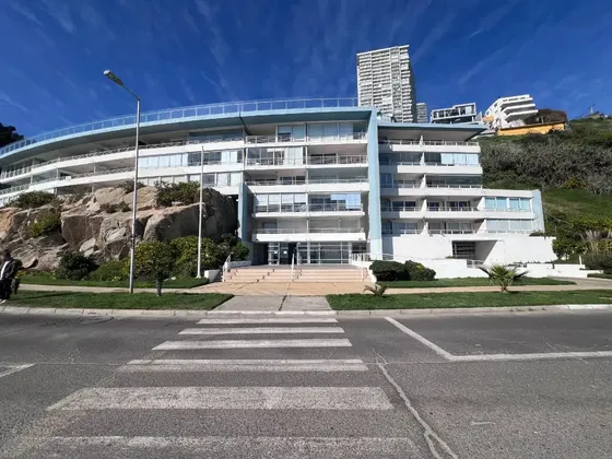 Departamento En Hermoso Condominio, Frente A Playa Lilenes
