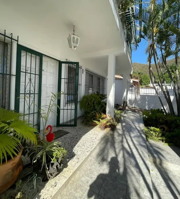  Casa Para La Venta Urb Trigal Centro De 2 Niveles Con Calle Abierta Vm 