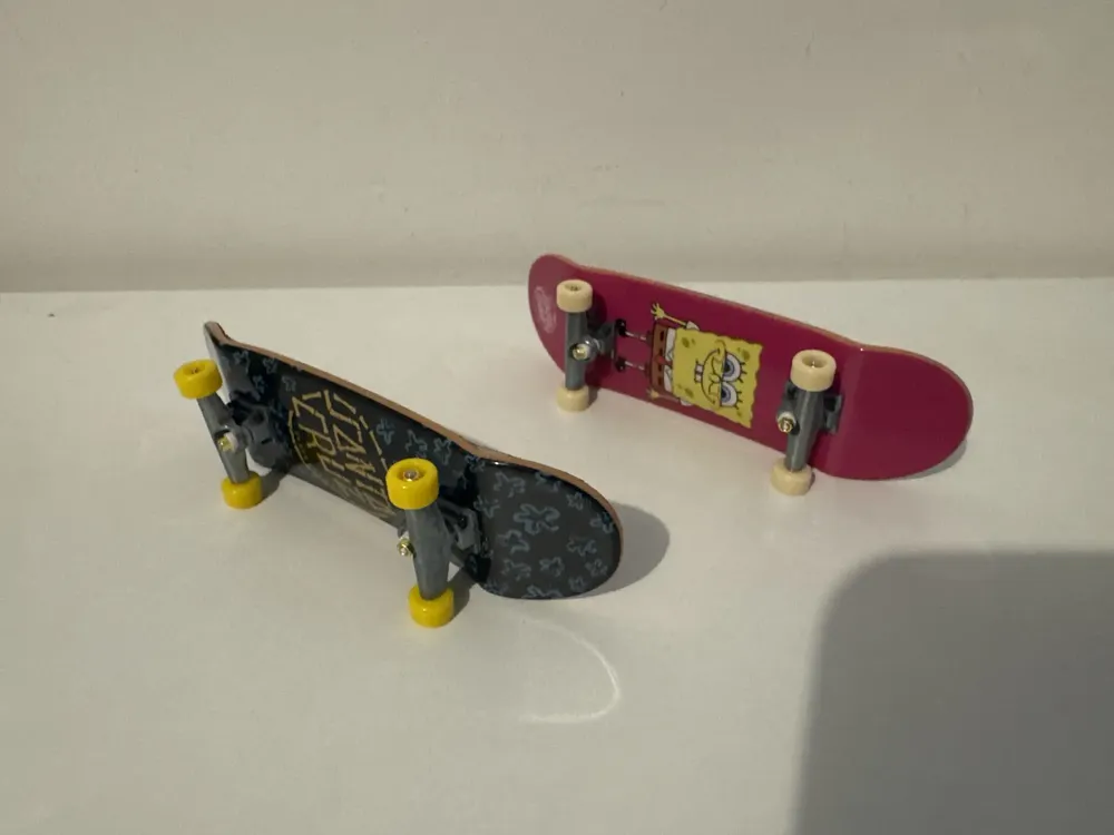 Tech Deck, Godzilla Sk8shop Touche Bonus Pack Bonus Pack Mini Skateboards à Collectionner et Personnalisables, Jouets pour Enfants à partir de 6 Ans Tech Deck, Godzilla Sk8shop Touche Bonus Pack Bonus Pack Mini Skateboards à Collectionner et Personnalisables, Jouets pour Enfants à partir de 6 Ans