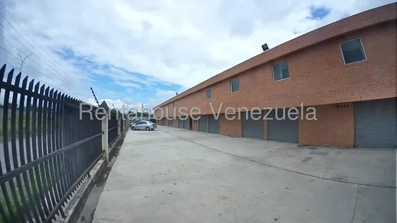 Rz Alquila ¡el Local De Tus Sueños Te Espera! Un Espacio Amplio Y Con Una Distribución Inteligente, Perfecto Para Desarrollar Tu Actividad Comercial Con Éxito. ¡conócelo! 25-20213 May26