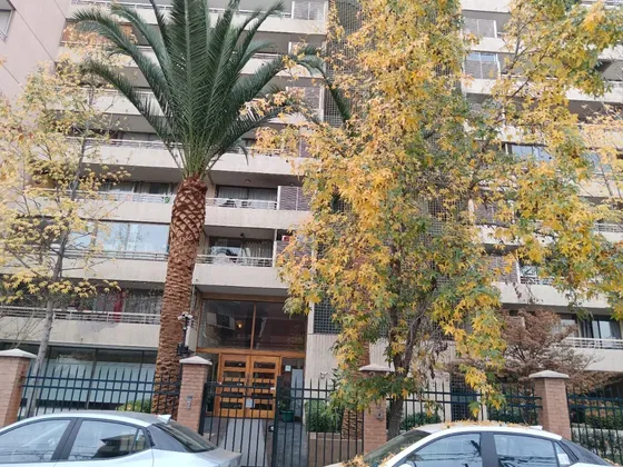 Se Vende Luminoso Departamento En Un Bello Barrio De Ñuñoa.