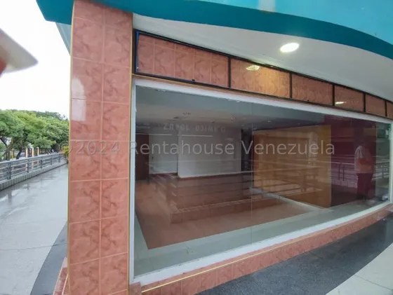 Local Comercial Venta  Con Sala Show Room Y Mezzanina 93 Mts  A Pocos Metros De Av Bolivar Valencia Carabobo Leida Falcon Lf25-4579
