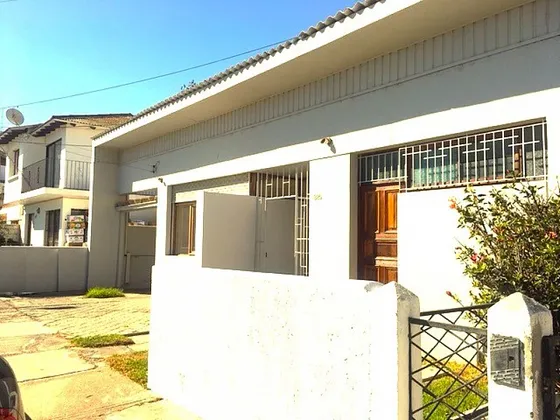 Amplia Casa Sector Centro Con Seis Oficinas