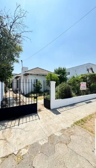 Casa 2 Dormitorios, 2 Baños, Estac. Metro H. Magallanes.