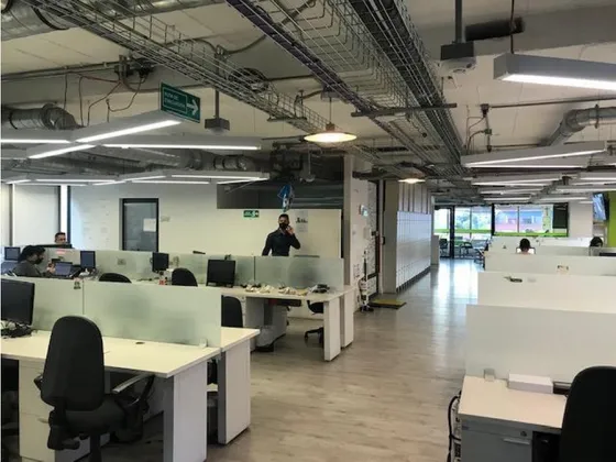 Oficina En Arriendo, Chico, Zona Financiera Y Comercial