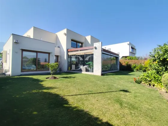 Casa En Venta De 5 Dorm. En Colina Chicureo Piedra Roja