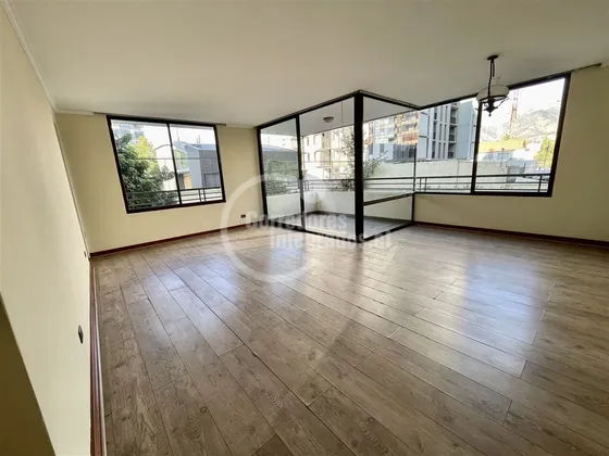 Departamento En Venta De 3 Dorm. En Las Condes, Sin Ruido.