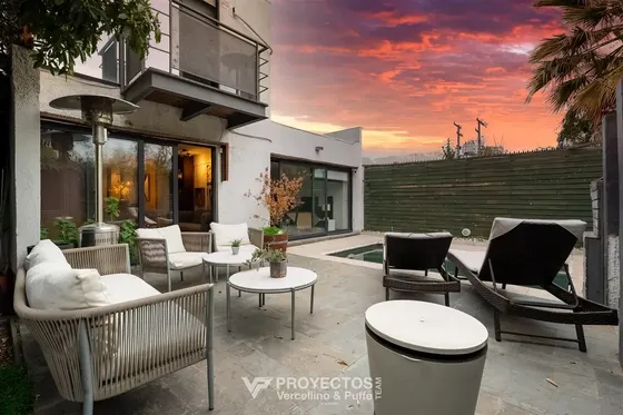 Casa Remodelada En Venta De 3 Dorm. 3 Baños En Vitacura