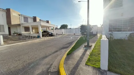 Venta Hermosa Casa En Urbanismo Privado Villas Del Golf Plaza Vigilancia 24/7 Cerco Electrico Cabudare - Vive Con Tanquilidad En Esta Hermosa Propiedad