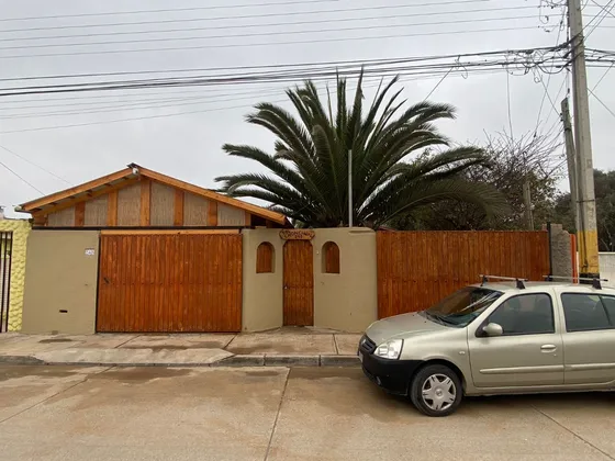 Se Vende Terreno Con 3 Casas En Playa La Herradura
